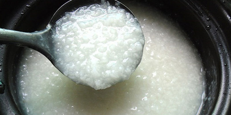 Cháo trắng nấu nhừ trong nồi