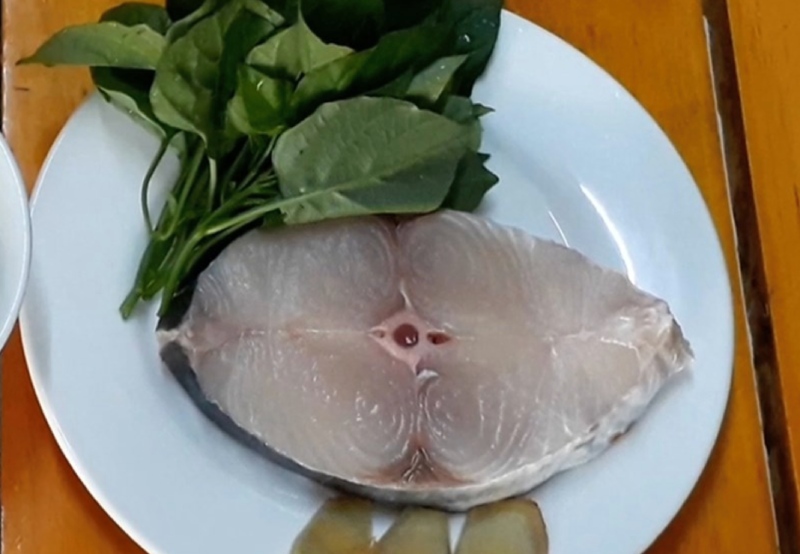 Cá thu tươi sơ chế sạch để nấu cháo cá thu không tanh