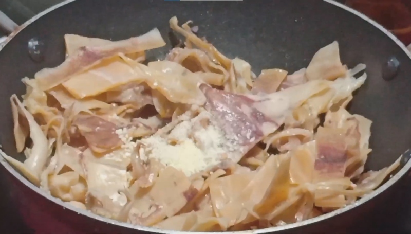 Mực khô xào tới khi săn mực lại