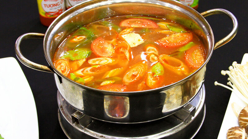 Nêm nếm để có nước cốt lẩu Thái chua cay