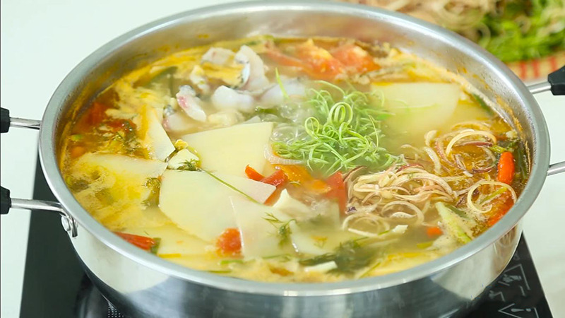 Lẩu cá đuối Thái chua cay