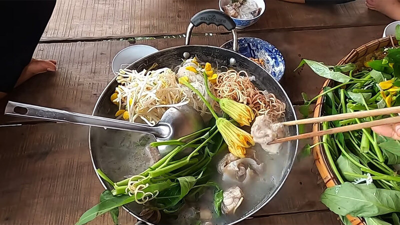 Nêm nếm nước lẩu