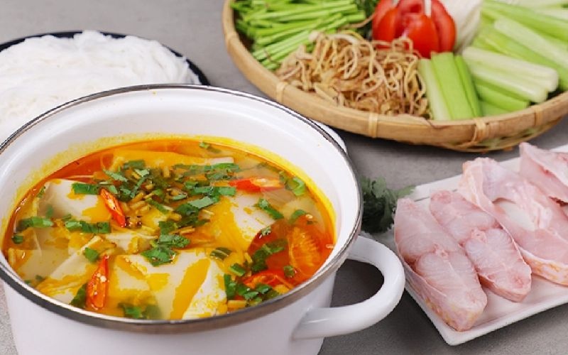 Món lẩu cá hồi măng chua cực ngon