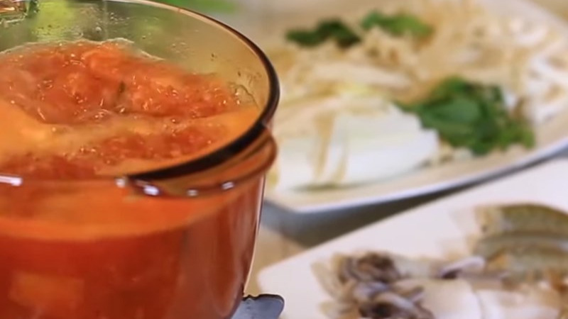 Nồi lẩu cá kim chi chua cay