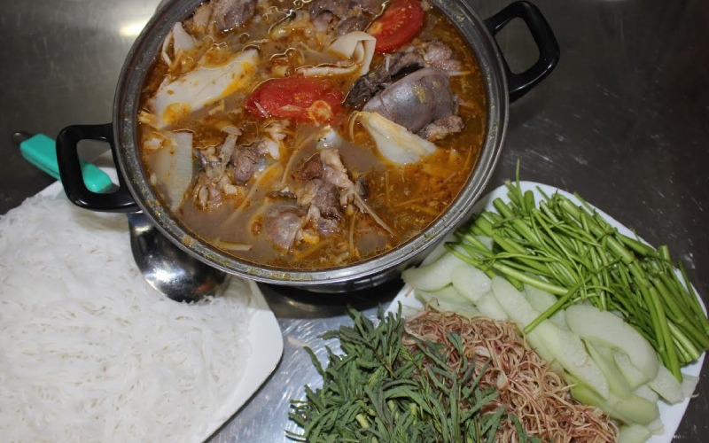 Nồi lẩu mắt cá ngừ