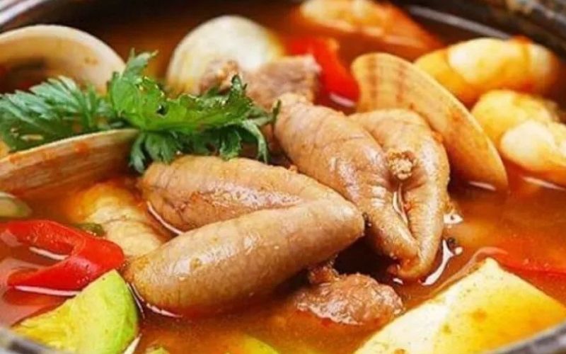 Trứng cá ngừ nấu canh chua