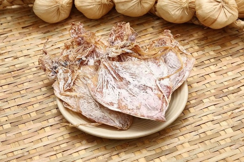 Mực khô nguyên con dùng nướng bằng nồi chiên không dầu