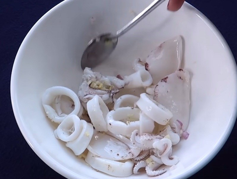 Công đoạn ướp mực