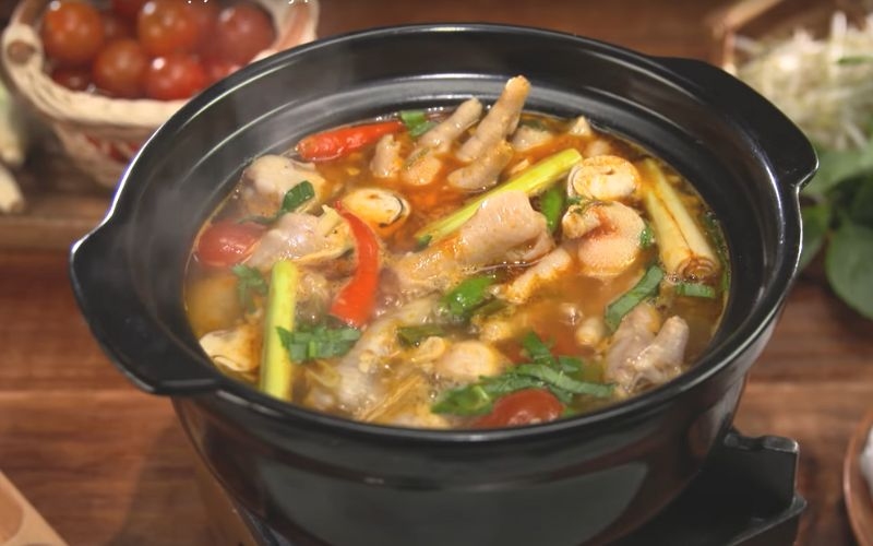 Lẩu kim chi chân gà Đông Tảo