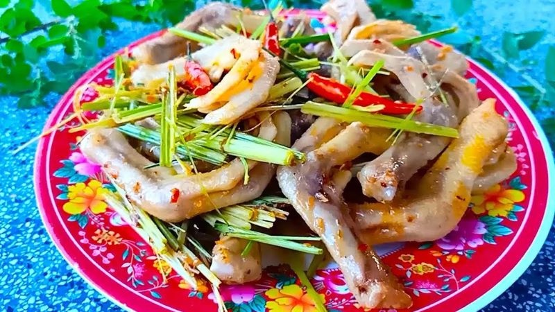 Chân vịt ngâm sả ớt chua ngọt