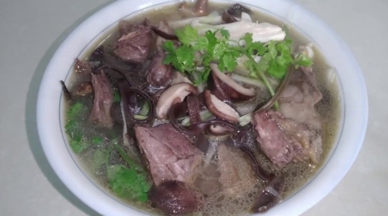 Bồ câu nấu miến săn mềm