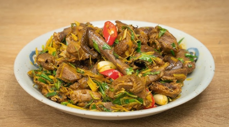 Bồ câu xào rau răm thơm ngon