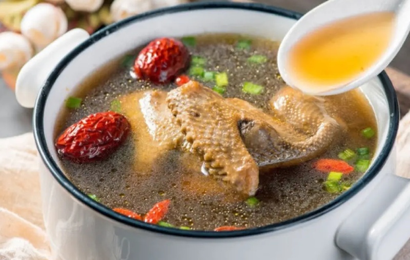 Món bồ câu hầm thuốc bắc bổ dưỡng