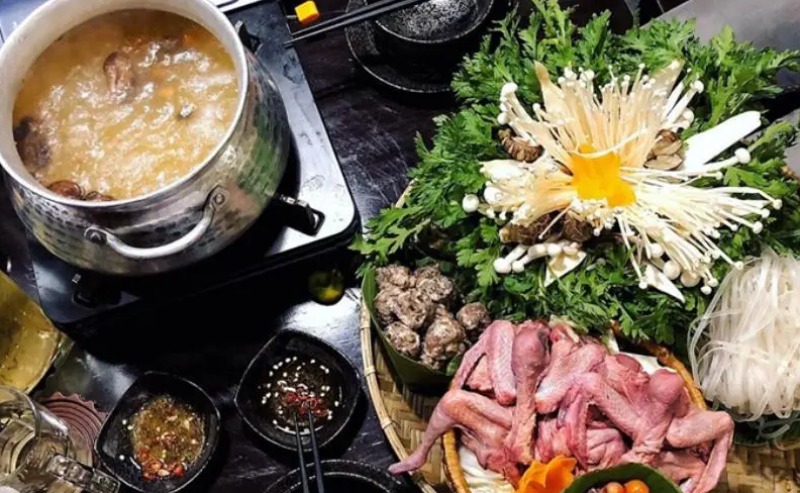 Lẩu chim bồ câu bổ dưỡng