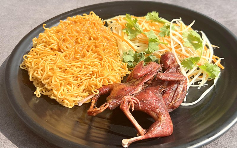 Mì xào chim cút lạ miệng, dễ làm