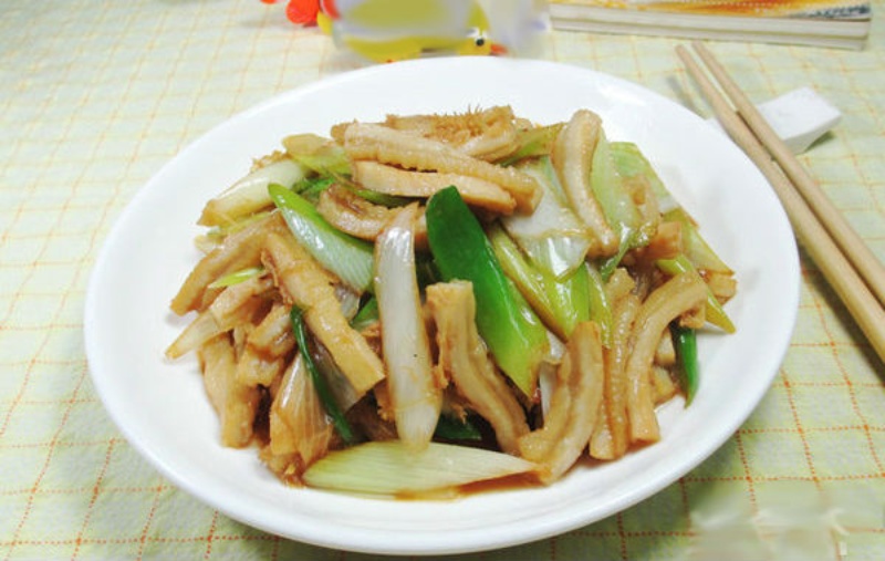 Dạ dày bò xào tỏi tây, mùi thơm dịu