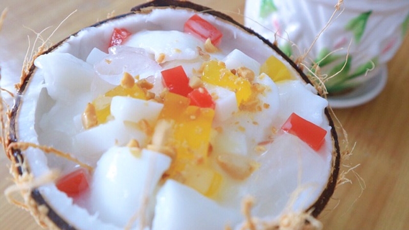 Dừa sáp dầm trái cây tươi ngon, kết hợp với các loại trái cây ngọt mát