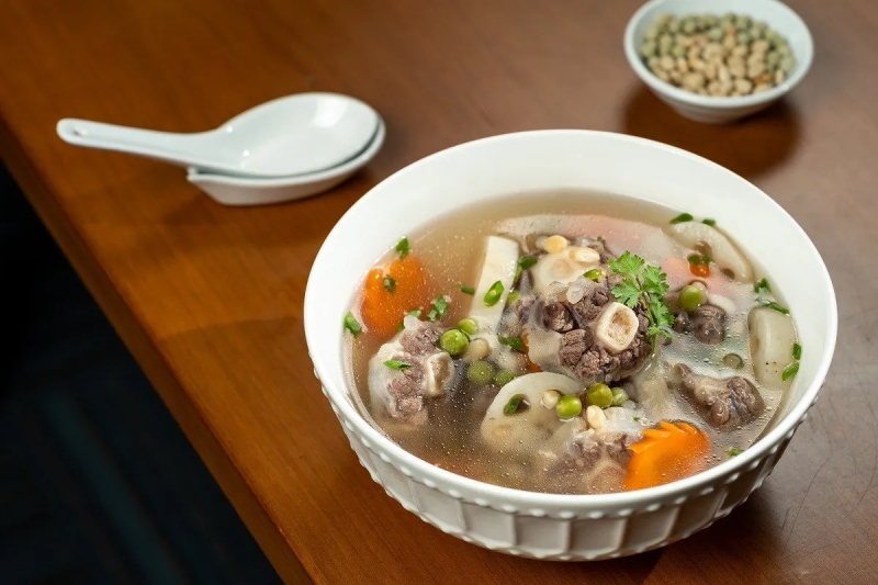 Súp đuôi bò nóng, kết cấu sánh mịn