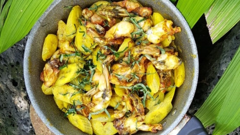 Ếch xào chuối xanh