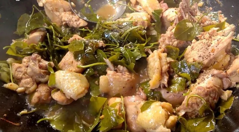 Gà chọi xào lá giang