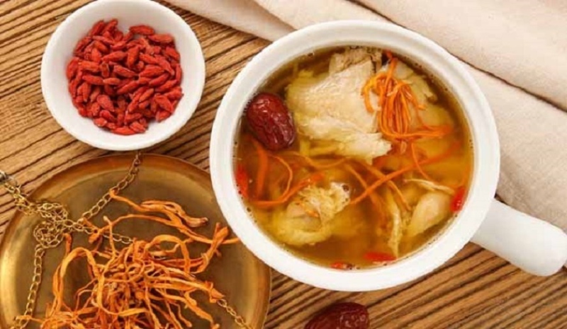 Gà già nấu đông trùng hạ thảo