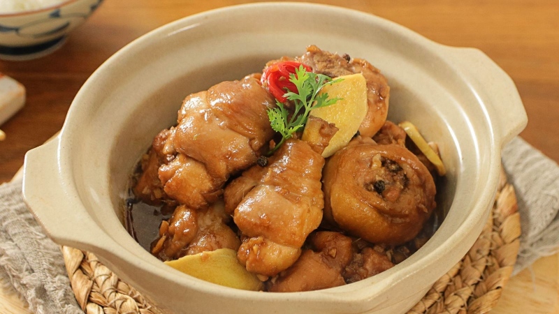 Gà già kho gừng