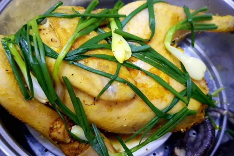 Gà già hấp hành gừng