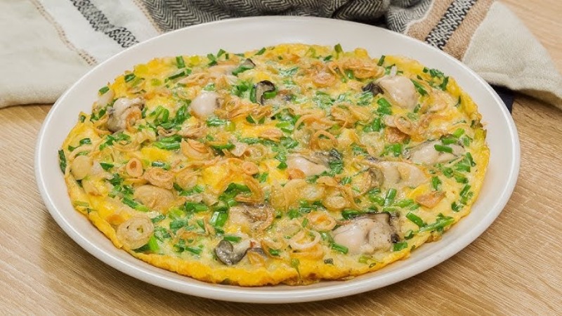 Hàu sữa chiên trứng vàng giòn, thịt hàu béo mềm, trình bày đẹp mắt