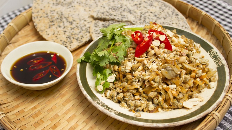 Hến xúc bánh đa