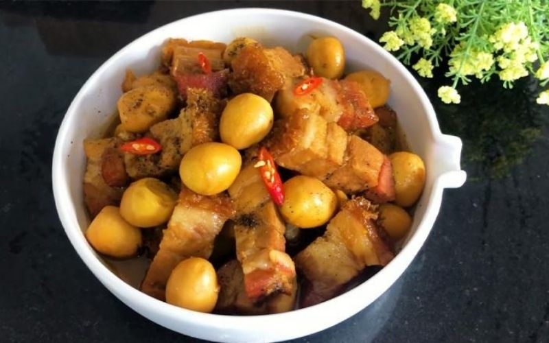 Heo quay kho tàu sánh mịn