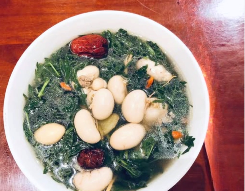 Kê gà hầm ngải cứu bổ dưỡng, thơm nhẹ