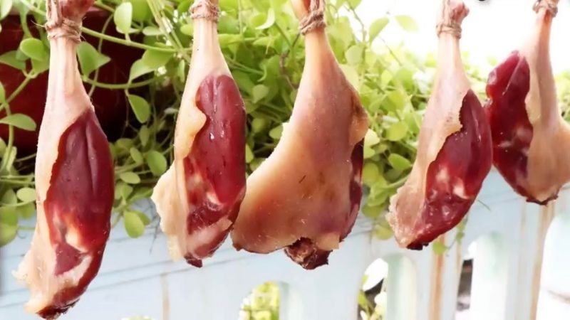 Lạp vịt phơi khô