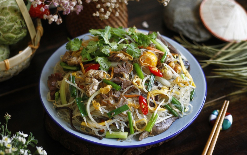 Lòng vịt xào măng miến và giá