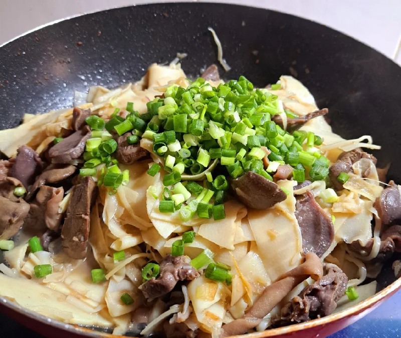 Lòng vịt xào măng tươi