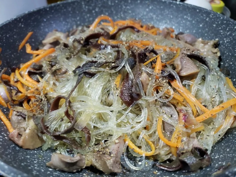 Lòng vịt xào miến