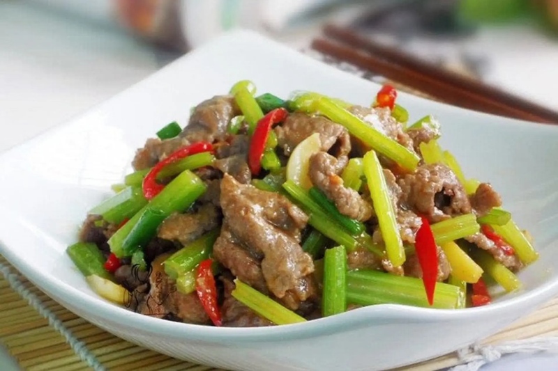 Lưỡi bò xào cần tây