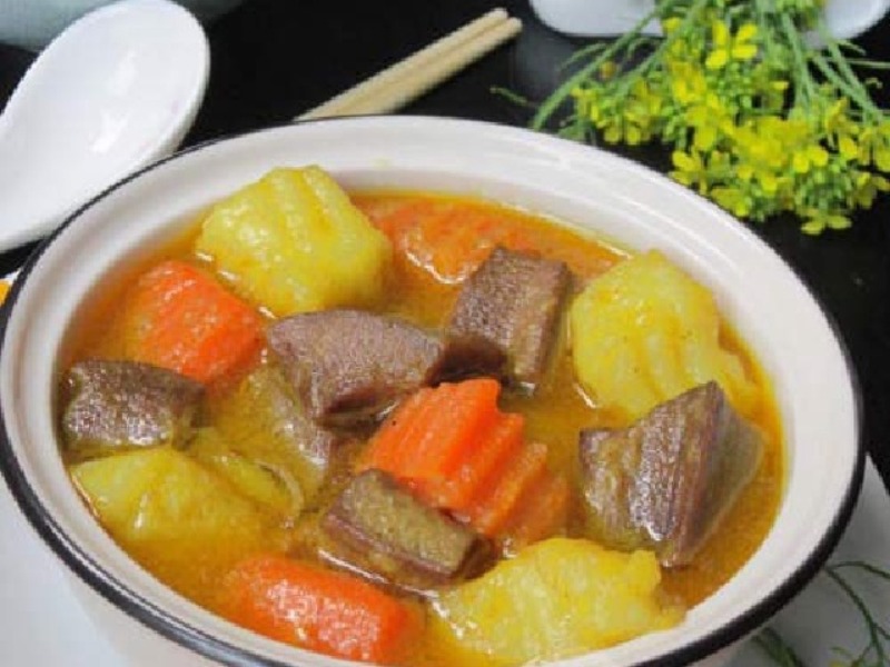 Lưỡi heo nấu cà ri hấp dẫn, bắt mắt