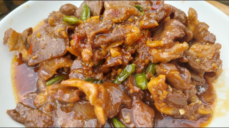 Lưỡi heo khìa mắm tỏi sánh mịn, hấp dẫn