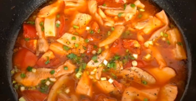 Lườn cá hồi sốt cà chua đậm đà