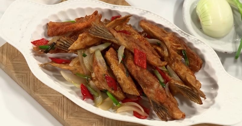 Lườn cá hồi chiên nước mắm đẹp mắt, đậm đà