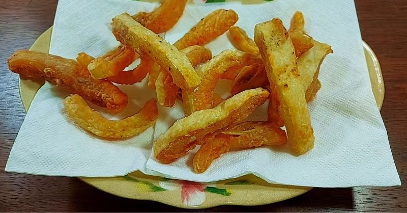 Lườn cá hồi chiên giòn rụm, vàng ươm