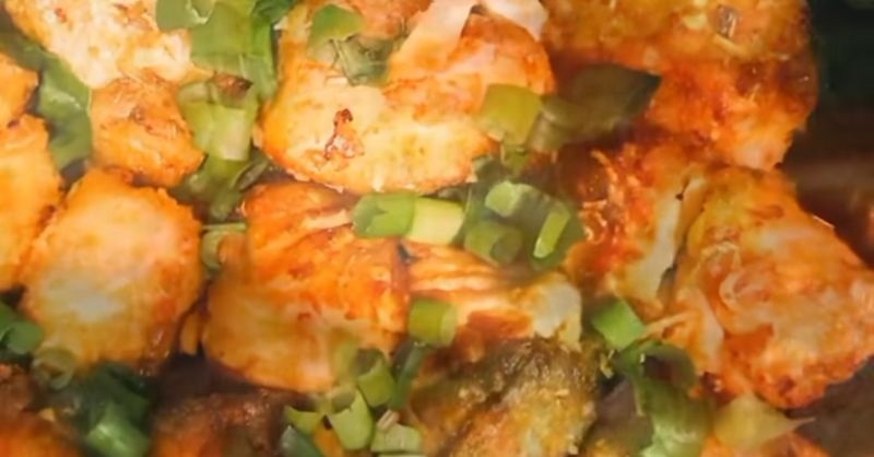 Lườn cá hồi chiên sả ớt đậm đà, cay nồng