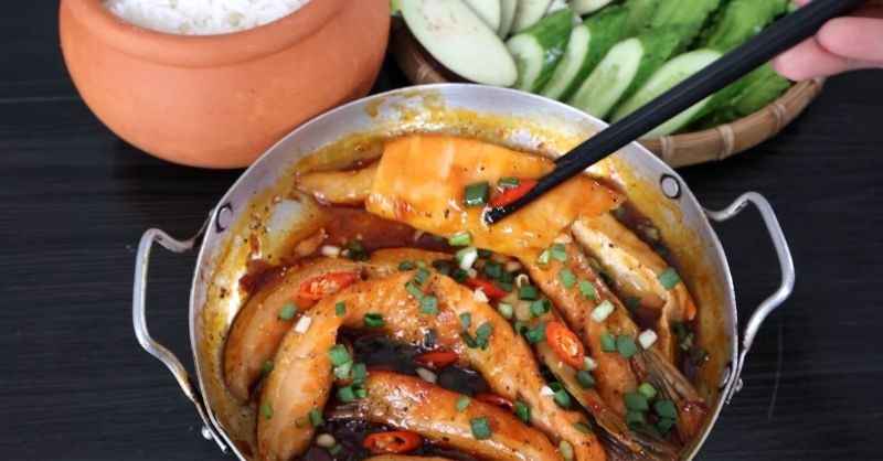 Lườn cá hồi kho tiêu bắt mắt