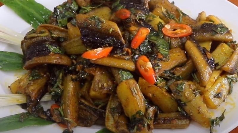 Lươn xào chuối xanh hấp dẫn