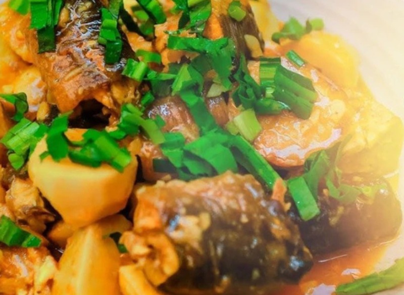 Lươn om khoai sọ béo bùi