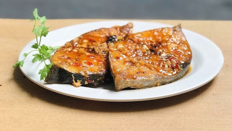 Cá thu một nắng chiên mắm tỏi