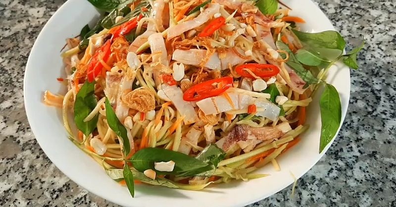 Gỏi xoài khô mực chống ngán