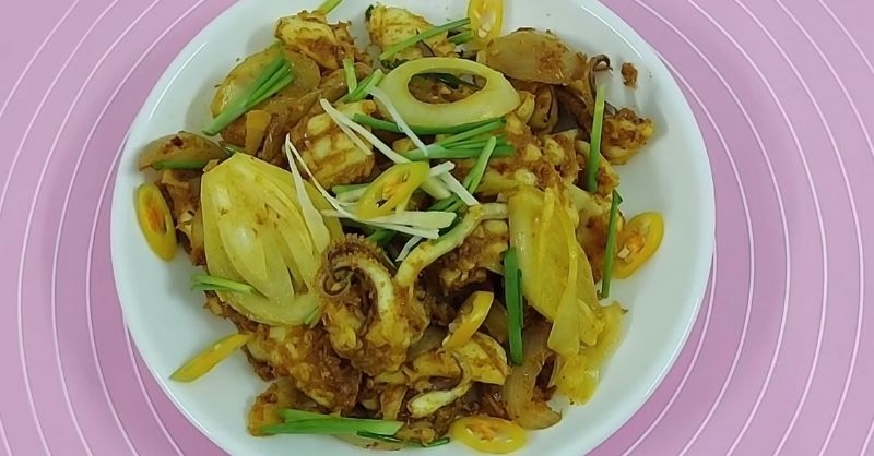 Mực khô xào sả ớt đẹp mắt