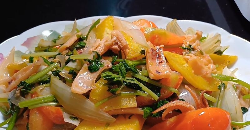 Mực khô xào chua ngọt hấp dẫn