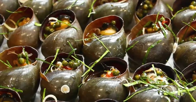 Ốc bươu nướng tiêu xanh